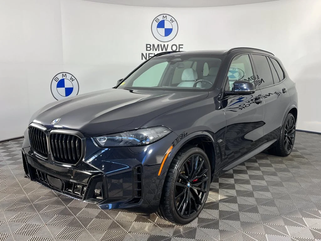Used 2025 Carbon Black Metallic BMW xDrive40i image 3