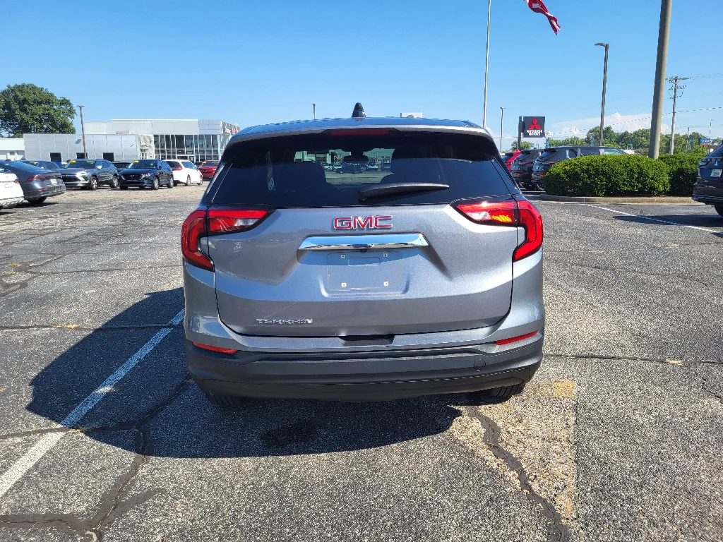 Used 2020 Satin Steel Metallic GMC SLE image 7