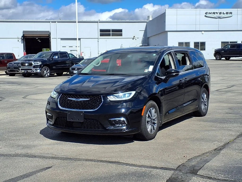 Used 2024 Chrysler Pacifica PHEV Select with VIN 2C4RC1S78RR177851 for sale in Kansas City