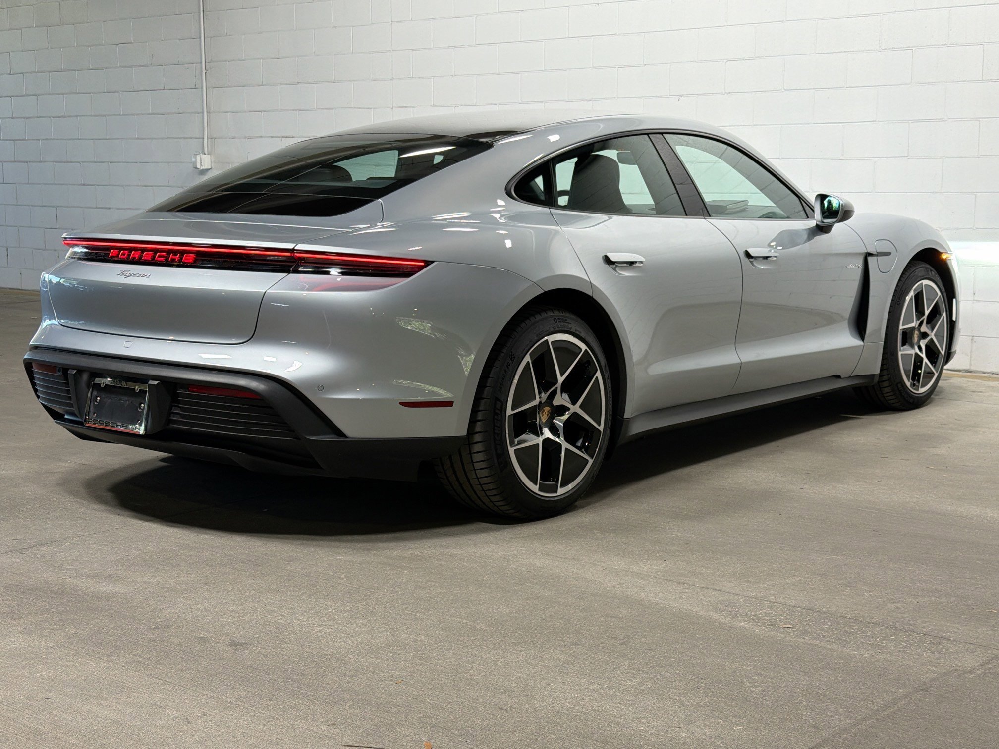 Certified Used 2025 Dolomite Silver Metallic Porsche  image 7
