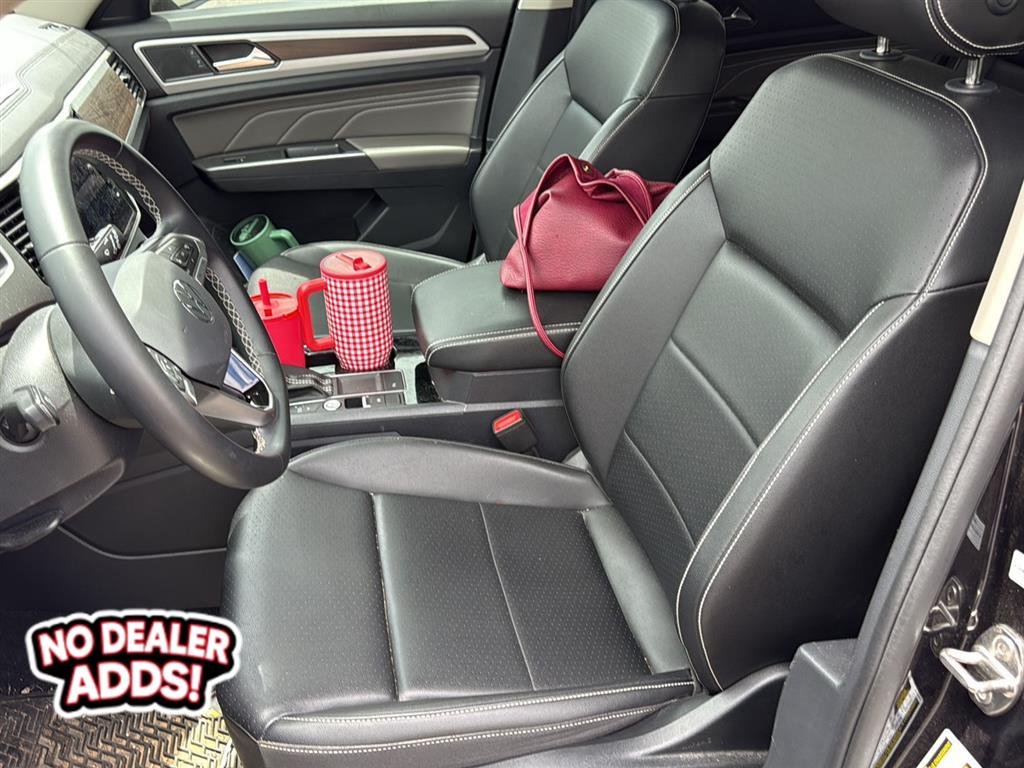 Used 2023 Deep Black Pearl Volkswagen 3.6L V6 SE w/Technology image 6