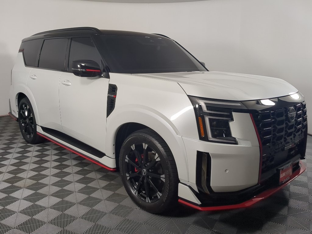 Certified Used 2026 Everest White Pearl Tricoat/Super Black Nissan NISMO image 3