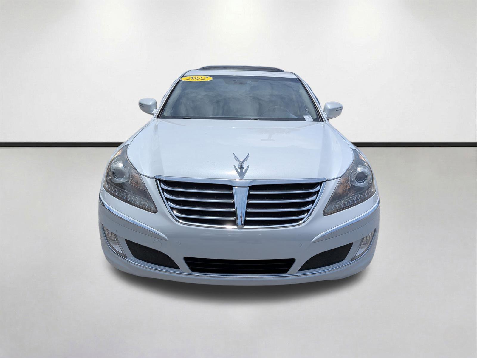 Used 2012 White Satin Pearl Hyundai Signature image 10