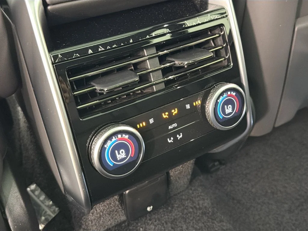 New 2026 Fuji White Land Rover SE image 27