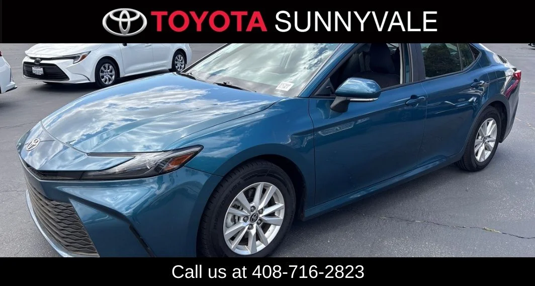 2025 Toyota Camry LE Hybrid's photo