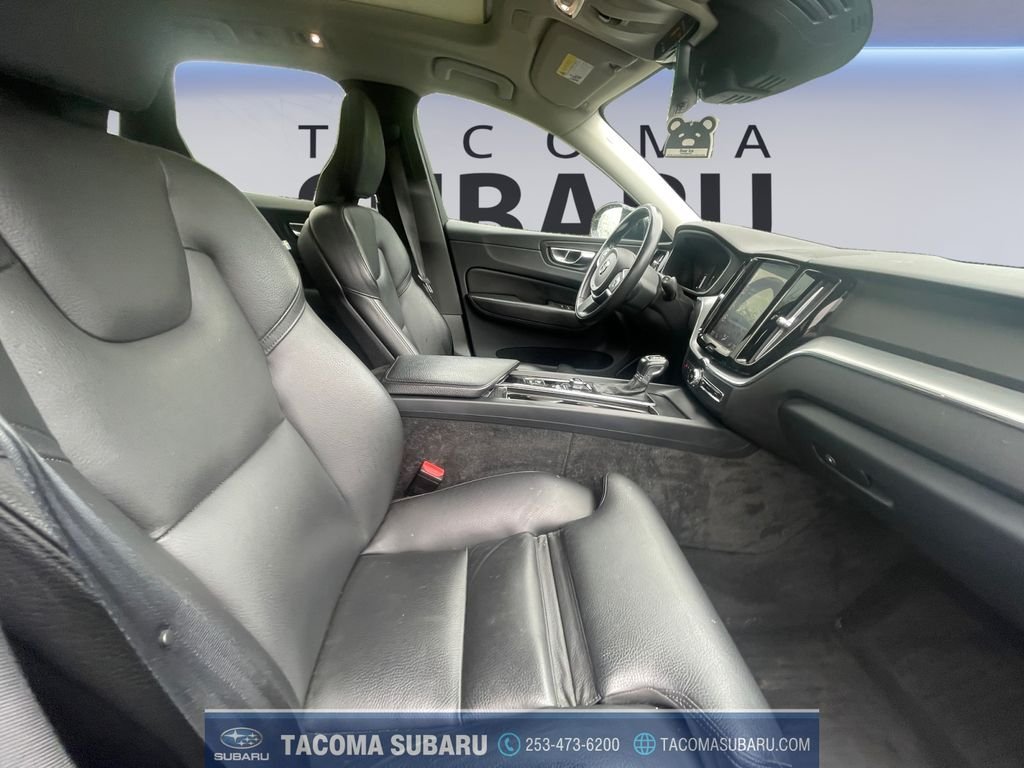 Used 2019 Black Volvo T5 Momentum image 17