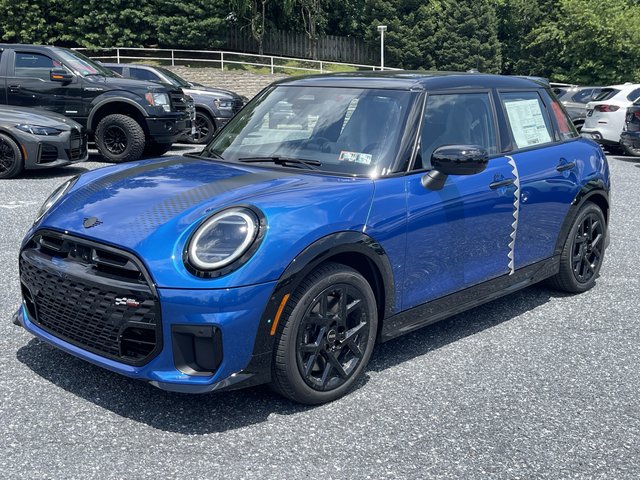 2026 MINI 4 Door Iconic