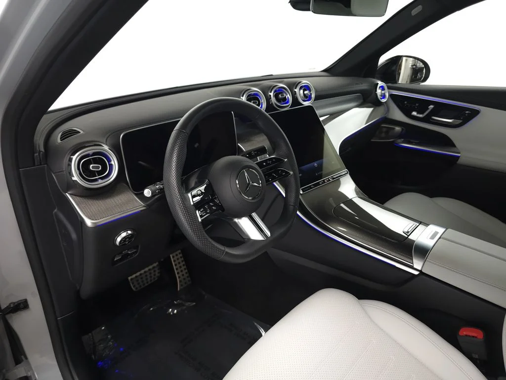 Certified Used 2026  Mercedes-Benz GLC 300 image 9