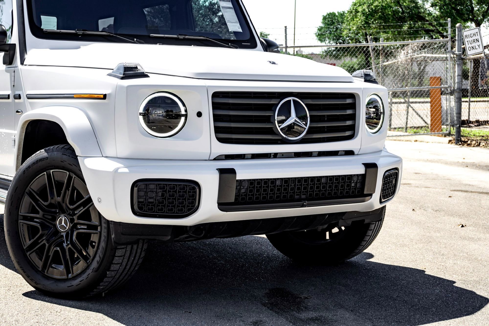 Certified Used 2025  Mercedes-Benz G 580e image 3