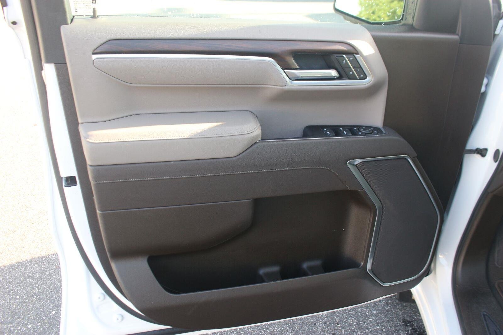 Used 2025 Summit White GMC SLT image 14