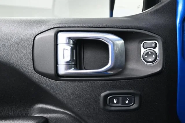Used 2021 Hydro Blue Pearlc Jeep Sport S image 11