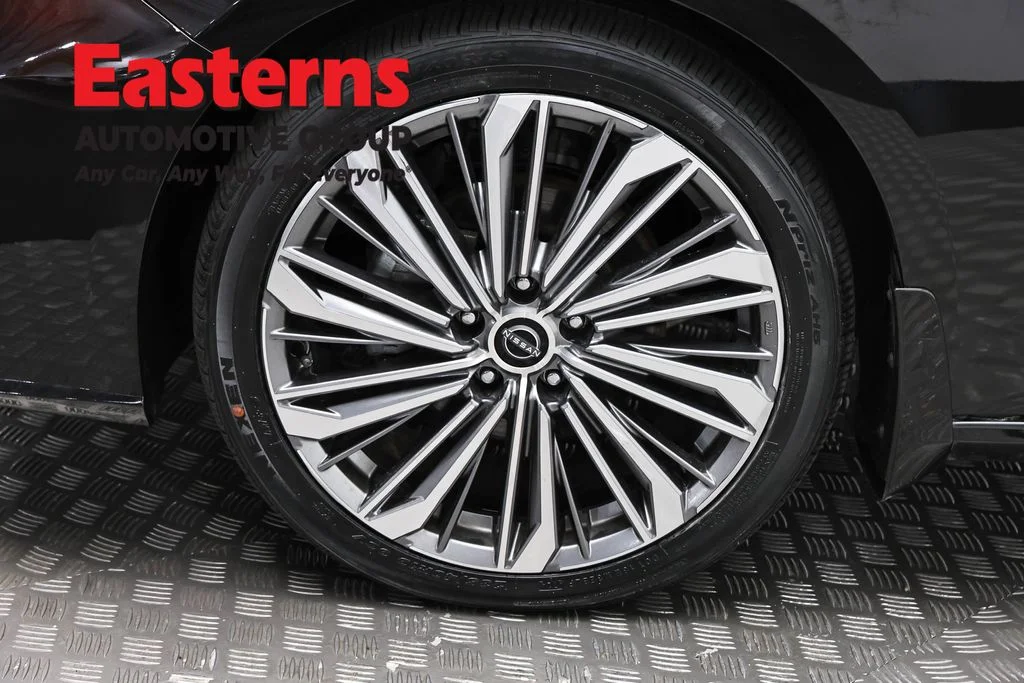 Used 2023 Black Nissan 2.5 SL image 31