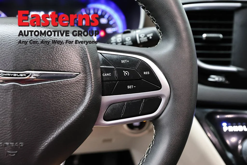 Used 2022 Gray Chrysler LX image 16