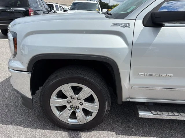 Used 2018 Silver GMC SLT image 9
