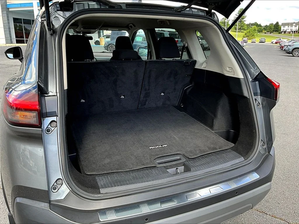 Used 2023 Gun Metallic Nissan SV image 7