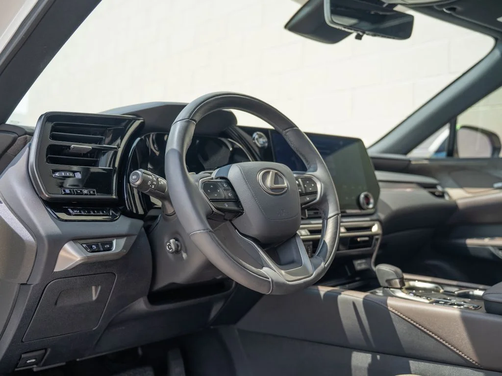 Used 2023 White Lexus 350 Luxury image 4