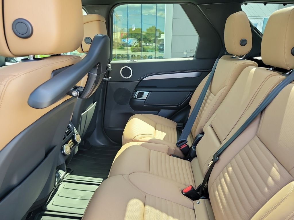 2025 Land Rover Discovery Dynamic SE - Photo 16