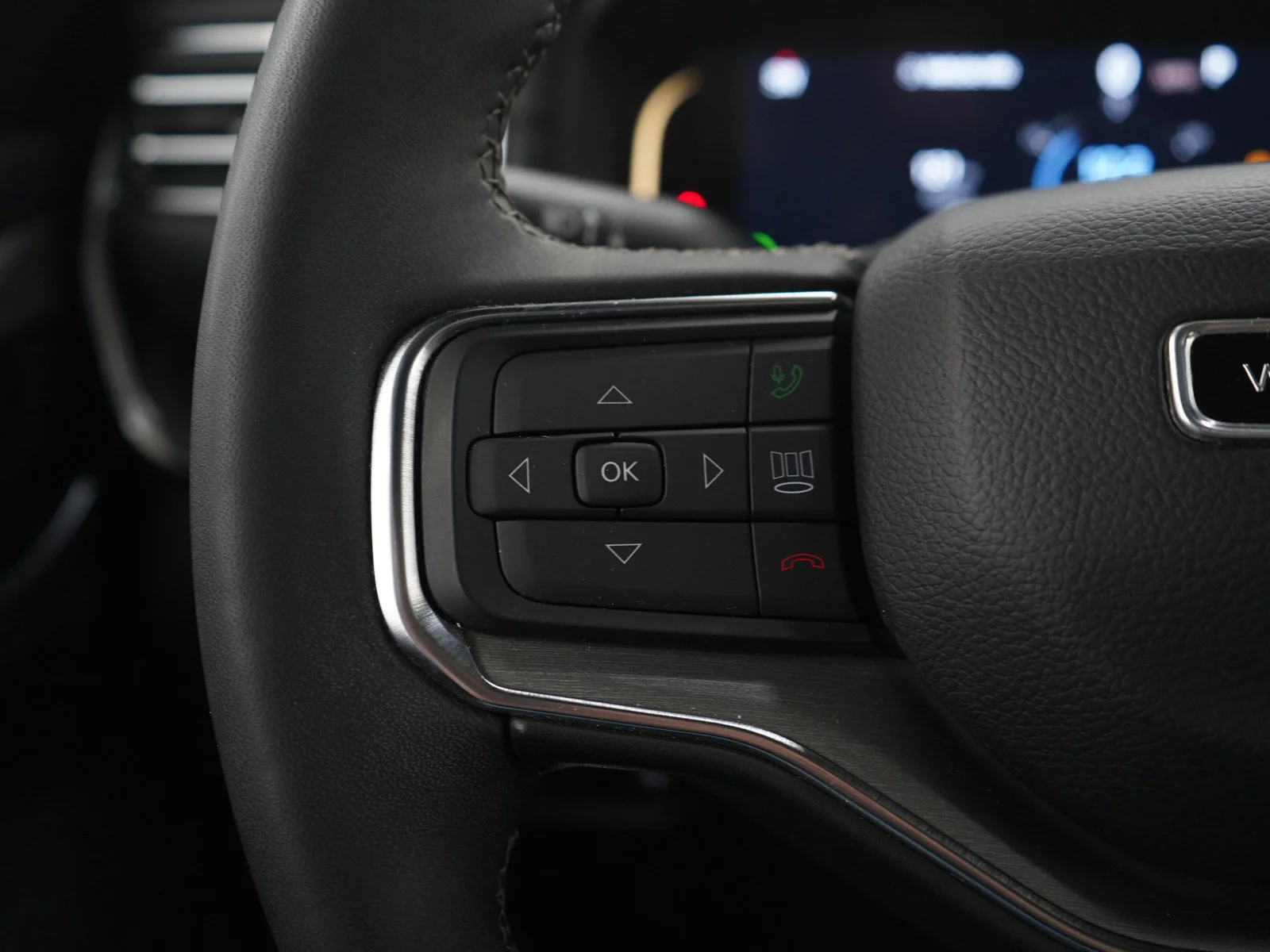 Used 2024 Diamond Black Crystal Pearlcoat Jeep Series II image 29