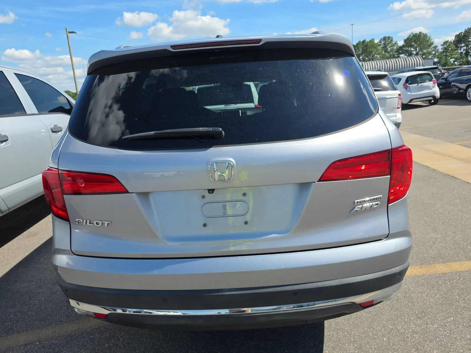 Used 2017 Lunar Silver Metallic Honda Touring image 5