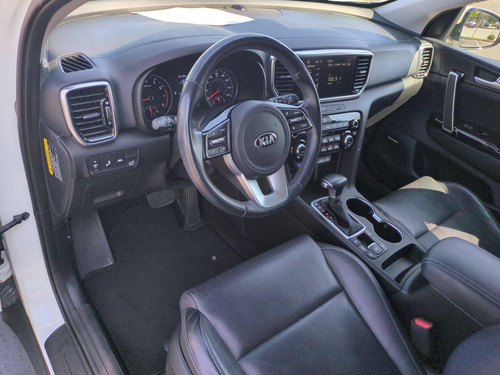 Used 2022 Snow White Pearl Kia EX image 18