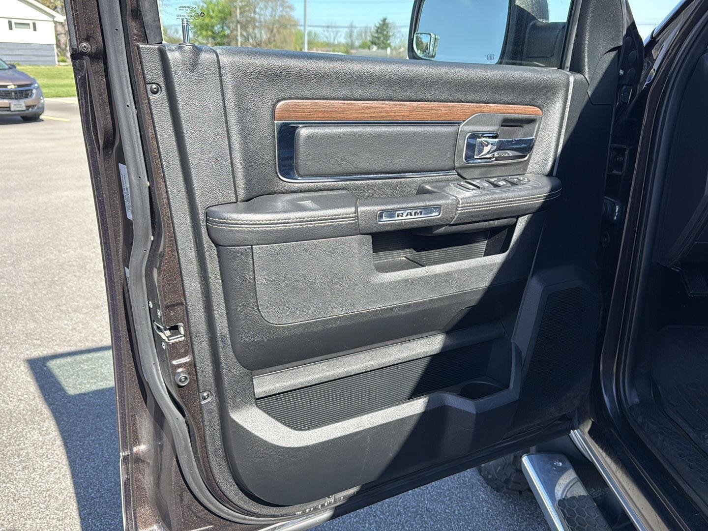 Used 2017 Luxury Brown Pearlcoat Ram Laramie image 20