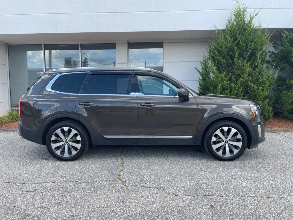 Used 2022 Green Kia EX image 5