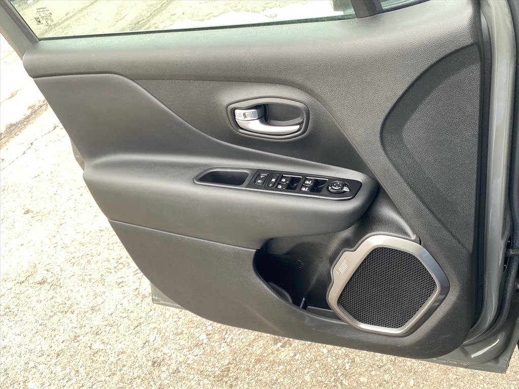 Used 2022 Sting-Gray Clearcoat Jeep Latitude image 22