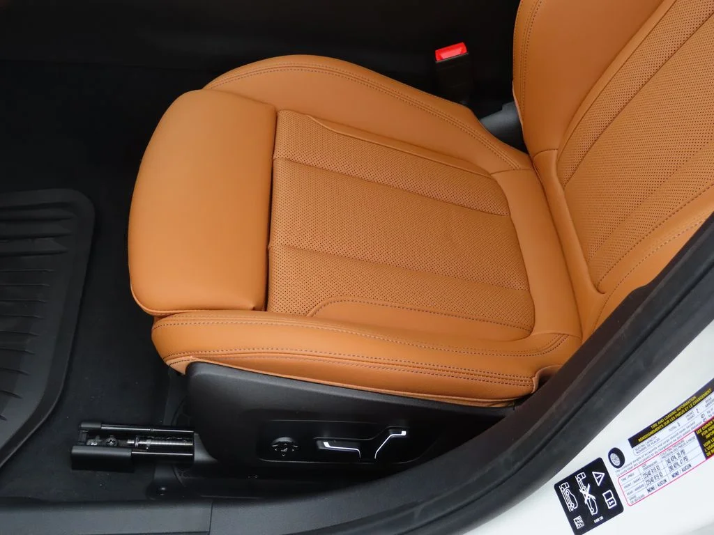 New 2026 White BMW 330i xDrive image 39