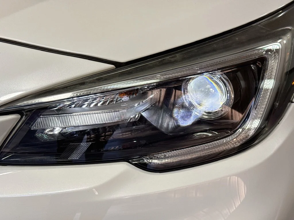 Used 2018 White Subaru 2.5i image 39