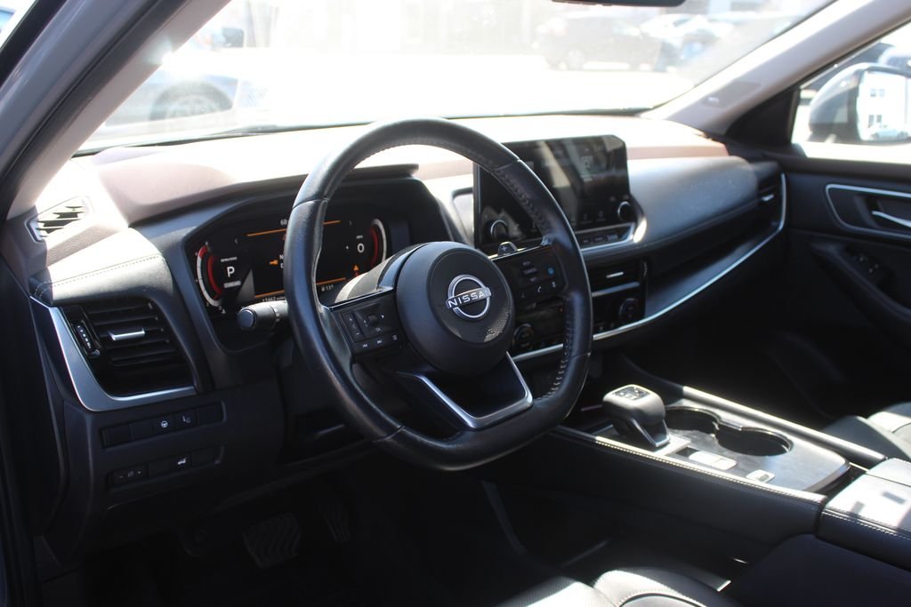 Used 2023 Gray Nissan Platinum image 12