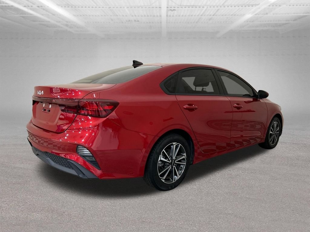 Used 2023 Red Kia LXS image 5