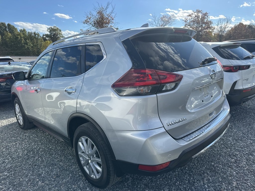 2019 Nissan Rogue SV photo 4
