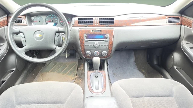 Used 2014 Silver Ice Metallic Chevrolet LS image 7