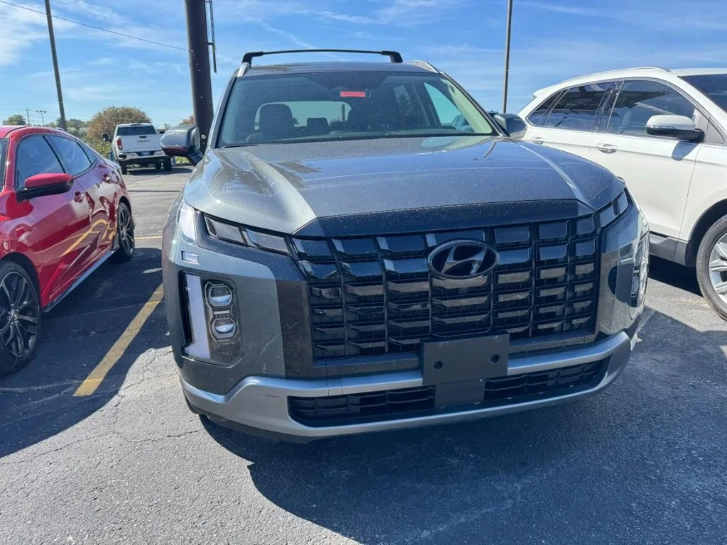 Used 2025 Steel / Graphite Hyundai SEL Premium image 3