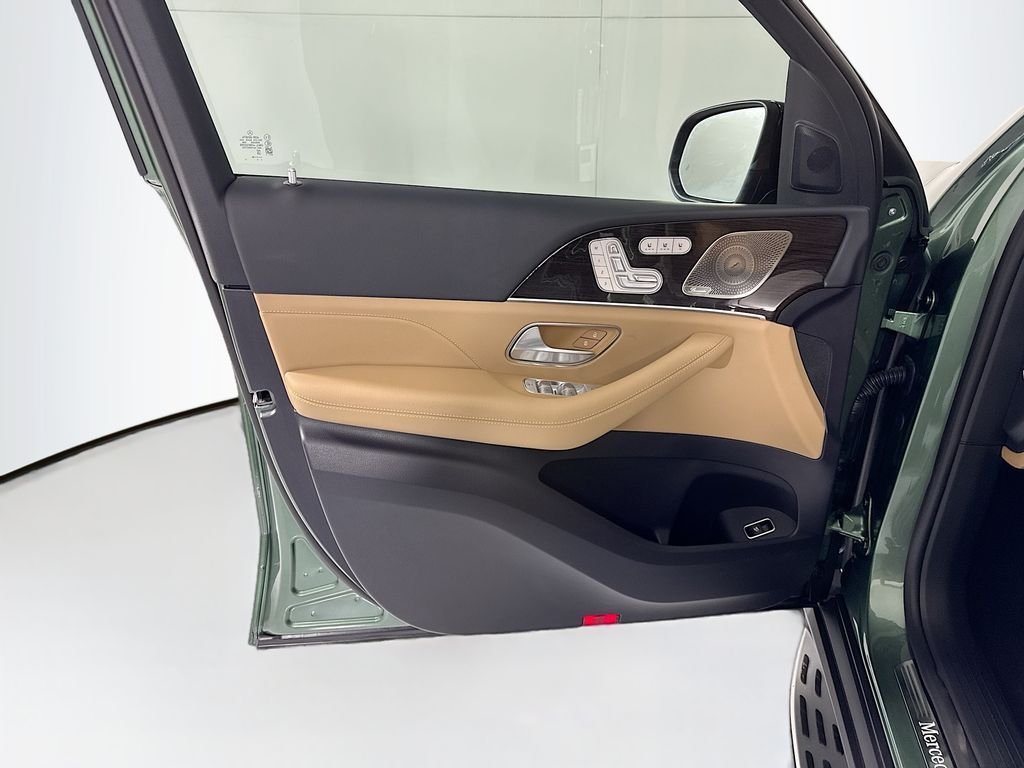 New 2026 MANUFAKTUR Ireland Mid Green Metallic Mercedes-Benz GLS 450 image 26