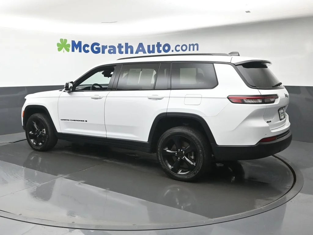 Used 2025 White Jeep Altitude X image 27