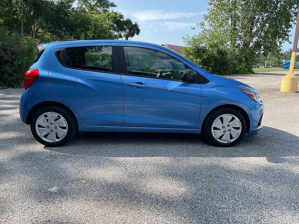 Used 2017 Splash Metallic Chevrolet LS CVT image 4