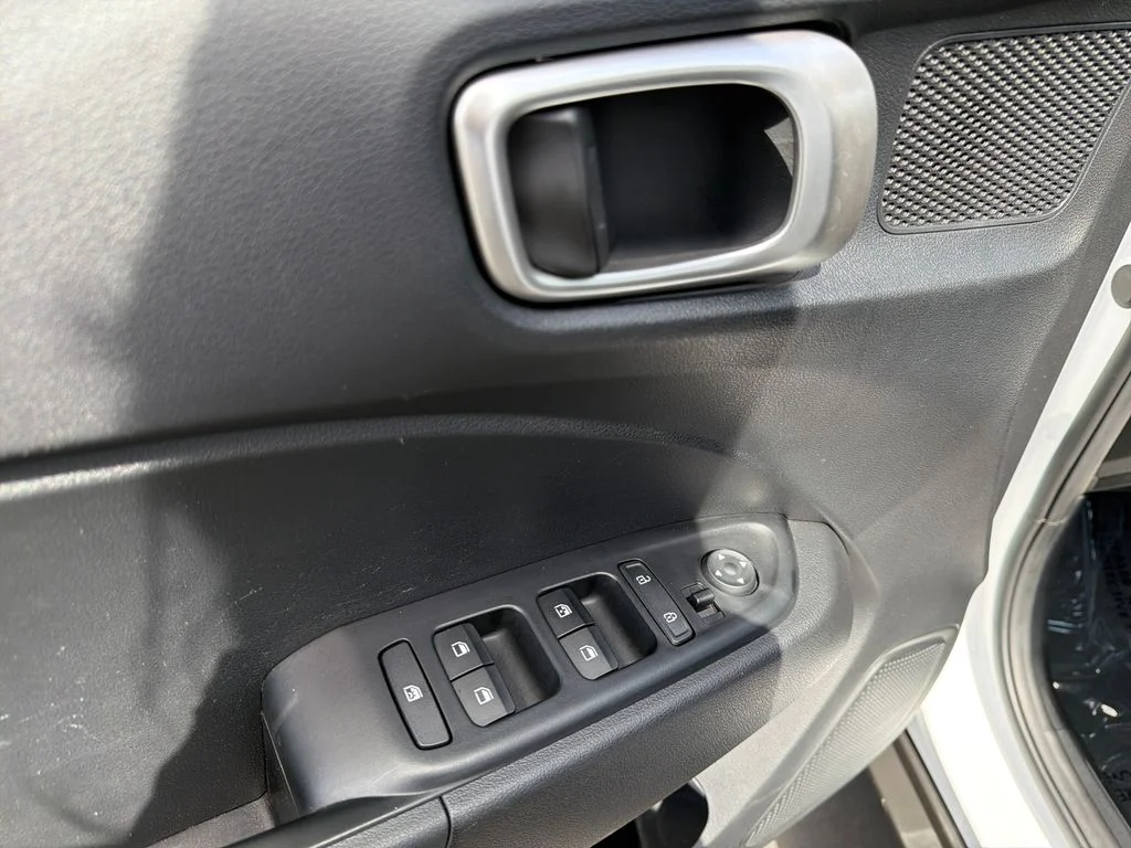 Used 2025 White Hyundai SEL image 11