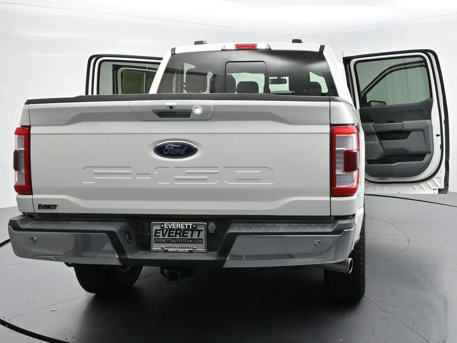 Used 2023  Ford LARIAT image 45