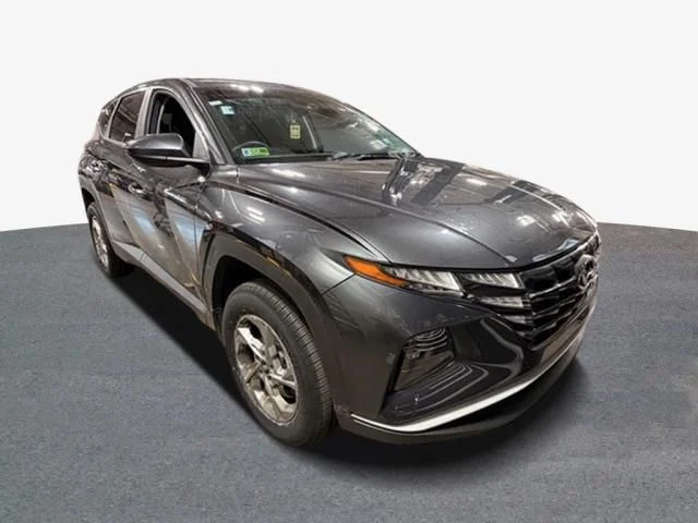 Used 2022 Gray Hyundai SE image 2