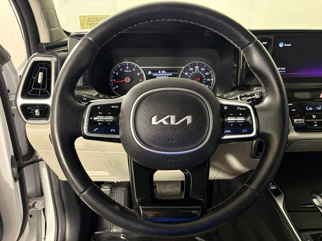Used 2022 White Kia S image 19