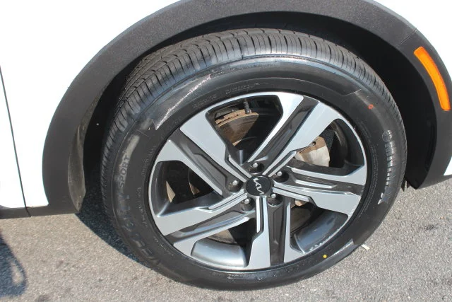 Used 2023 White Kia SX Prestige image 40