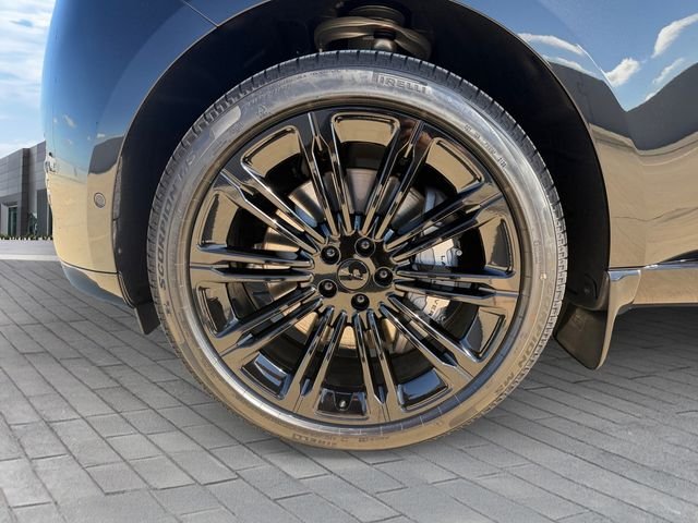 New 2026 Santorini Black Land Rover SE image 9