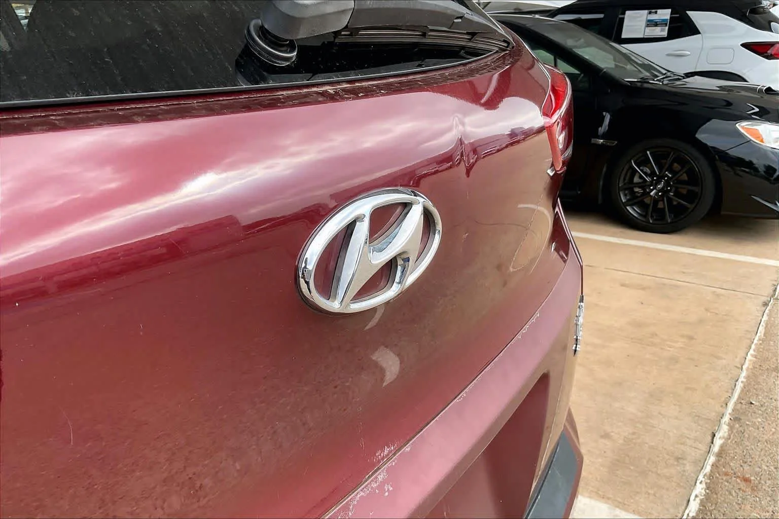 Used 2016 Ruby Wine Hyundai Eco image 30