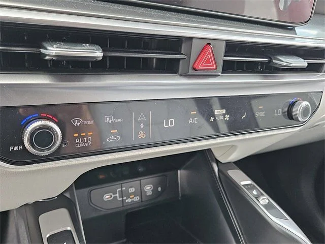 2025 Kia Sorento S - Photo 19