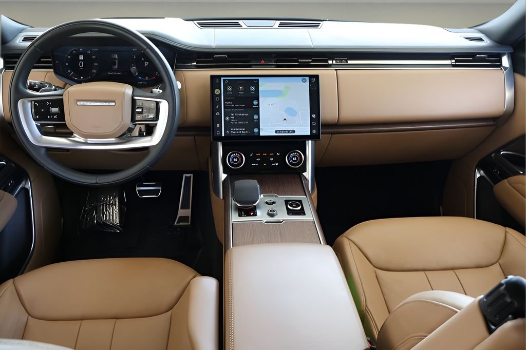 Used 2023 White Land Rover SE image 13