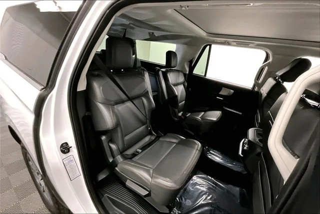 Used 2025 Oxford White Ford Active image 26