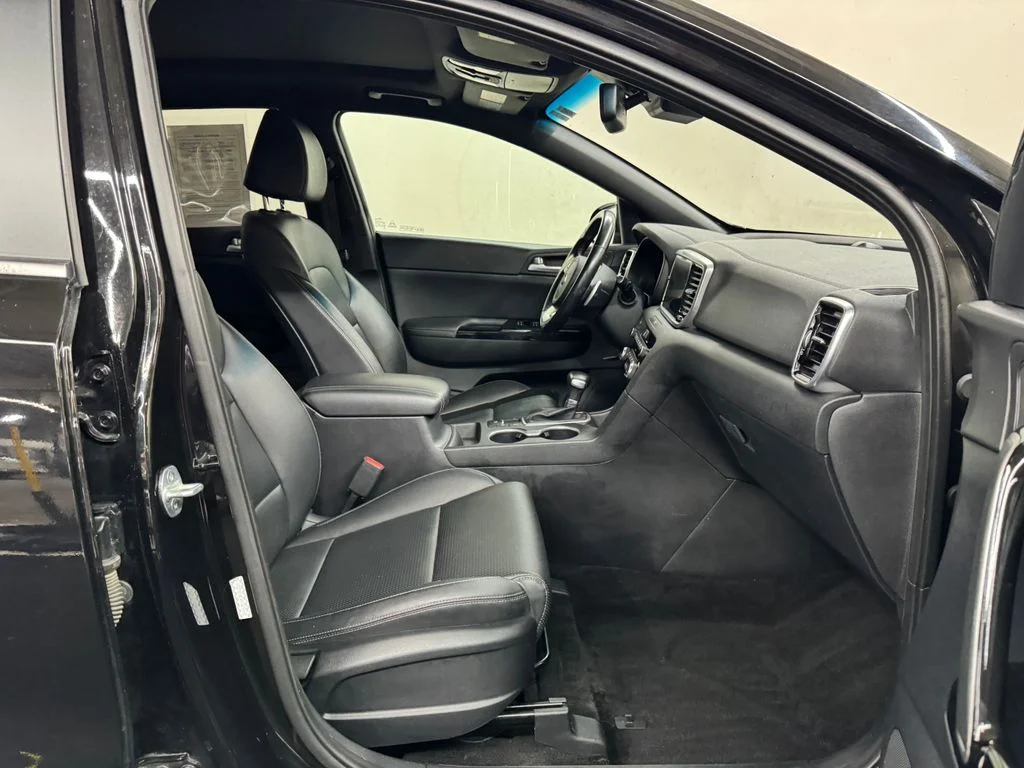 Used 2021 Red Kia S image 26