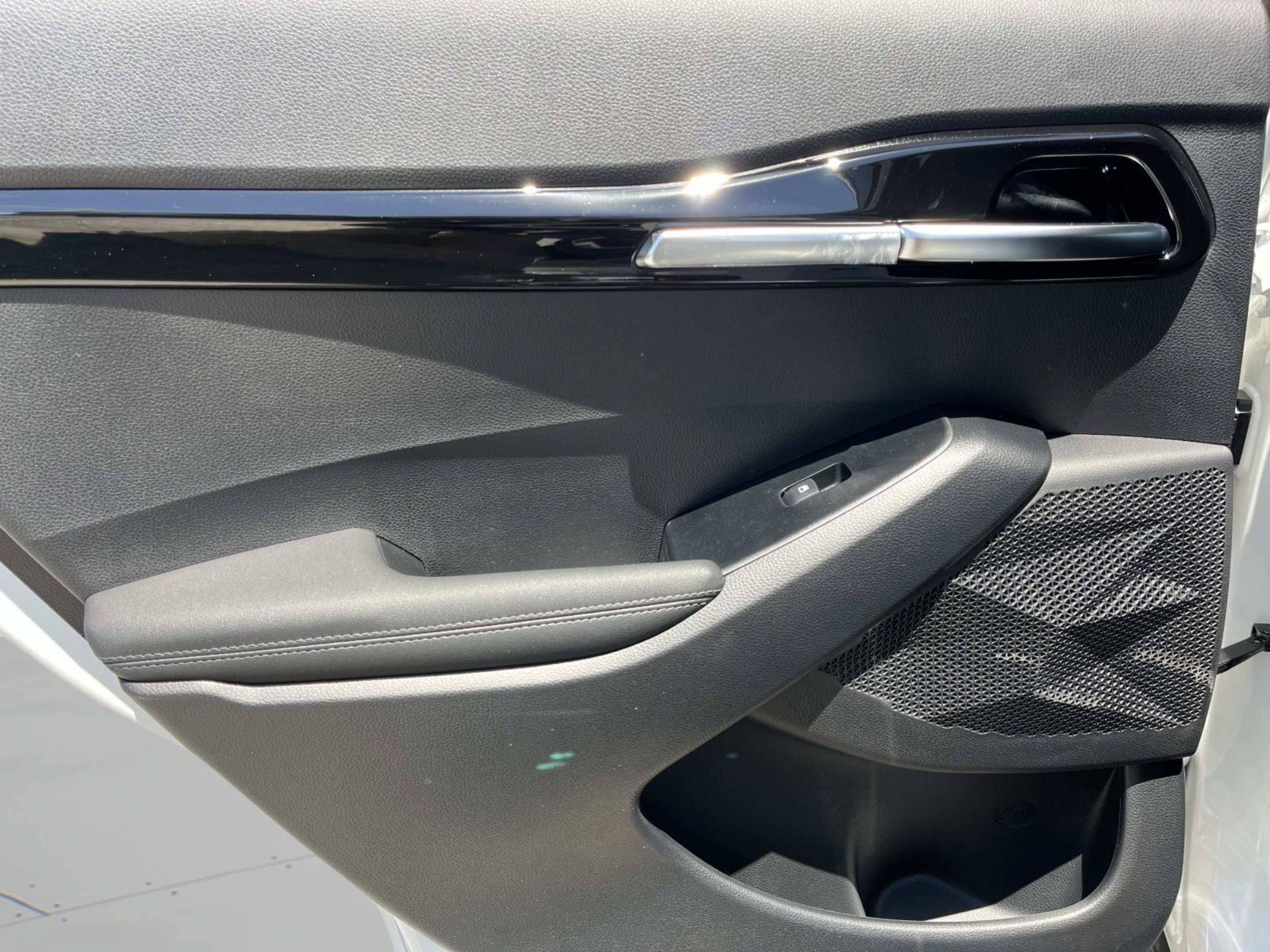 New 2026 Snow White Pearl Kia S image 16