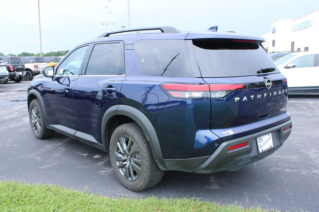 Used 2022 Deep Ocean Blue Nissan SV image 7